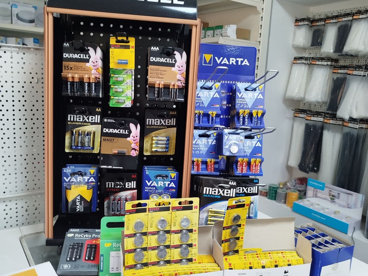 Elemek és kiegészítők a pult mellett